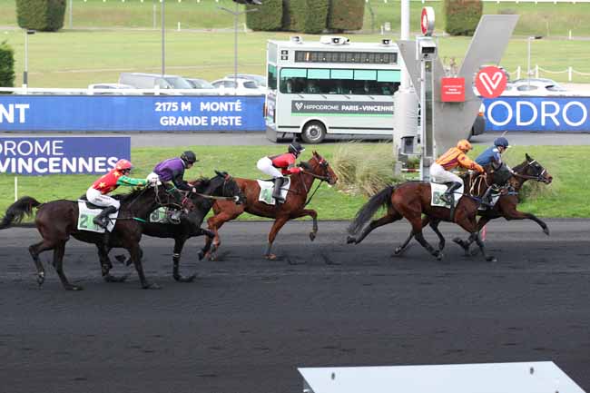 Photo d'arrivée de la course pmu PRIX DE LIMERMONT à PARIS-VINCENNES le Samedi 31 décembre 2022