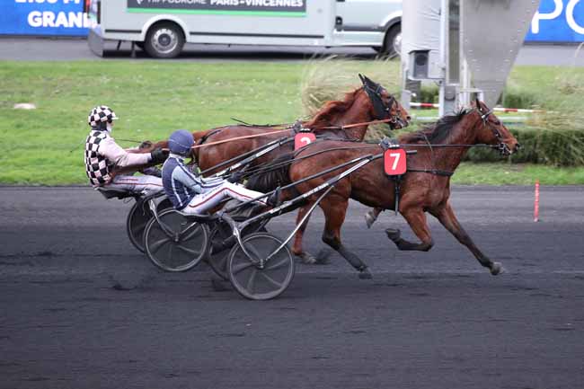 Photo d'arrivée de la course pmu PRIX DU MELE SUR SARTHE à PARIS-VINCENNES le Samedi 31 décembre 2022