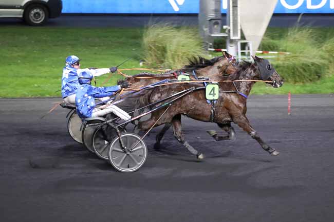 Photo d'arrivée de la course pmu PRIX DE CHARLEVILLE à PARIS-VINCENNES le Samedi 31 décembre 2022