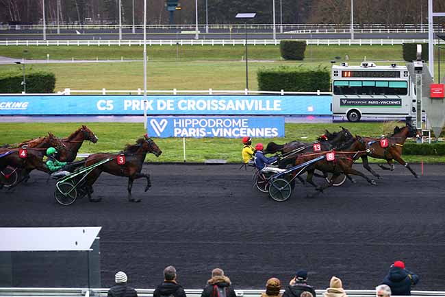 Photo d'arrivée de la course pmu PRIX DE CROISSANVILLE à PARIS-VINCENNES le Mercredi 4 janvier 2023