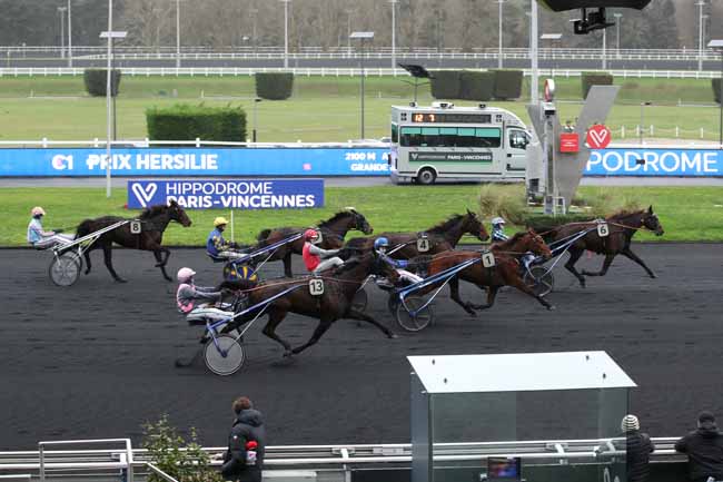 Photo d'arrivée de la course pmu PRIX HERSILIE à PARIS-VINCENNES le Jeudi 5 janvier 2023