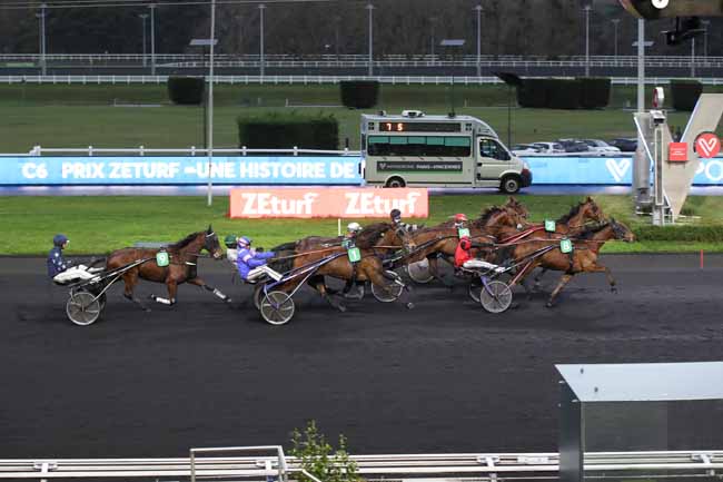 Photo d'arrivée de la course pmu PRIX ZETURF - UNE HISTOIRE DE TURFISTE à PARIS-VINCENNES le Jeudi 5 janvier 2023