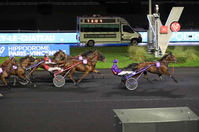 Photo d'arrivée de la course pmu PRIX DE COUCY-LE-CHATEAU à PARIS-VINCENNES le Jeudi 5 janvier 2023