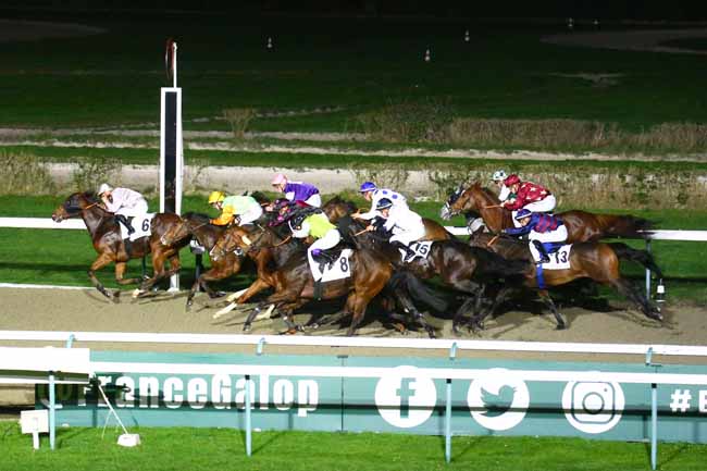 Photo d'arrivée de la course pmu PRIX DU VOLCAN à DEAUVILLE le Vendredi 6 janvier 2023