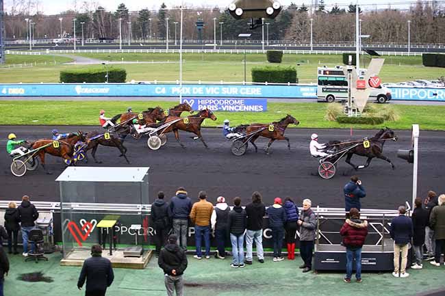 Photo d'arrivée de la course pmu PRIX DE VIC-SUR-CERE à PARIS-VINCENNES le Samedi 7 janvier 2023