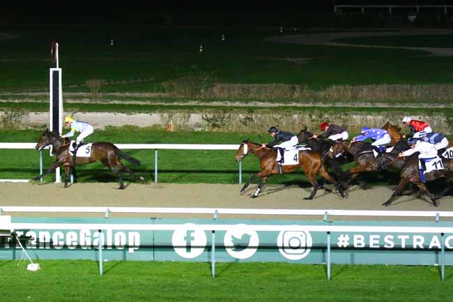 Photo d'arrivée de la course pmu PRIX DE SAINT-ROCH à DEAUVILLE le Samedi 7 janvier 2023