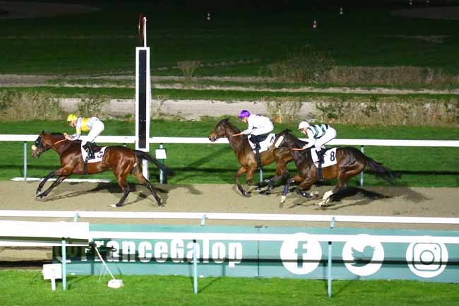 Photo d'arrivée de la course pmu PRIX DE CRENNES à DEAUVILLE le Samedi 7 janvier 2023