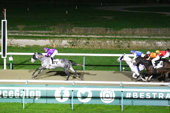 Photo d'arrivée de la course pmu PRIX DES FALAISES à DEAUVILLE le Samedi 7 janvier 2023