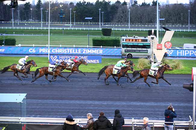 Photo d'arrivée de la course pmu PRIX CHRISTELLE ZIMMER à PARIS-VINCENNES le Lundi 9 janvier 2023