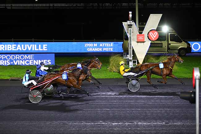 Photo d'arrivée de la course pmu PRIX DE RIBEAUVILLE à PARIS-VINCENNES le Lundi 9 janvier 2023