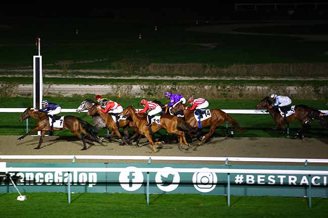 Photo d'arrivée de la course pmu PRIX DE LA GARE DE DALAT à DEAUVILLE le Vendredi 13 janvier 2023