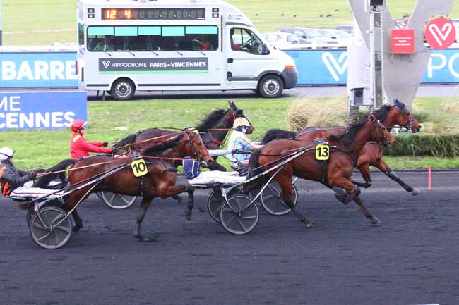 Photo d'arrivée de la course pmu PRIX DE FRANCHEVILLE - LA BARRE à PARIS-VINCENNES le Vendredi 13 janvier 2023