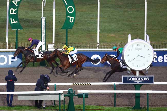 Photo d'arrivée de la course pmu PRIX DE LA CHAPELLE SAINT-LAURENT à CHANTILLY le Samedi 14 janvier 2023