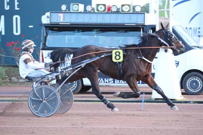 Photo d'arrivée de la course pmu PRIX RASTEL BIHAN à CAGNES-SUR-MER le Mardi 24 janvier 2023