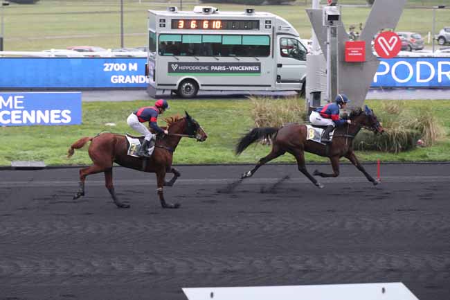 Photo d'arrivée de la course pmu PRIX DES BALEARES à PARIS-VINCENNES le Jeudi 26 janvier 2023