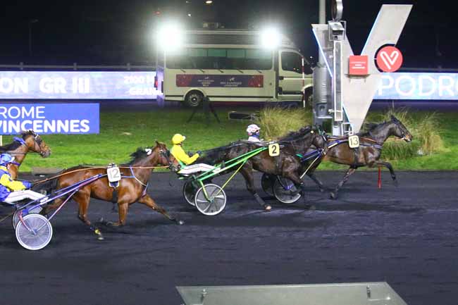 Photo d'arrivée de la course pmu PRIX JEAN-RENE GOUGEON à PARIS-VINCENNES le Dimanche 29 janvier 2023