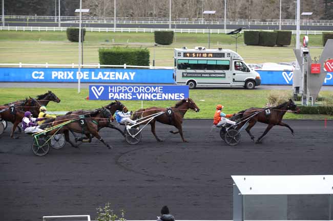 Photo d'arrivée de la course pmu PRIX DE LAZENAY à PARIS-VINCENNES le Jeudi 2 février 2023