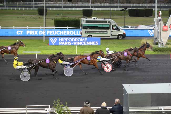 Photo d'arrivée de la course pmu PRIX DE FEUCHEROLLES à PARIS-VINCENNES le Jeudi 2 février 2023