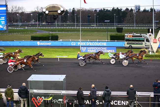 Photo d'arrivée de la course pmu PRIX D'ECOUCHE à PARIS-VINCENNES le Vendredi 3 février 2023