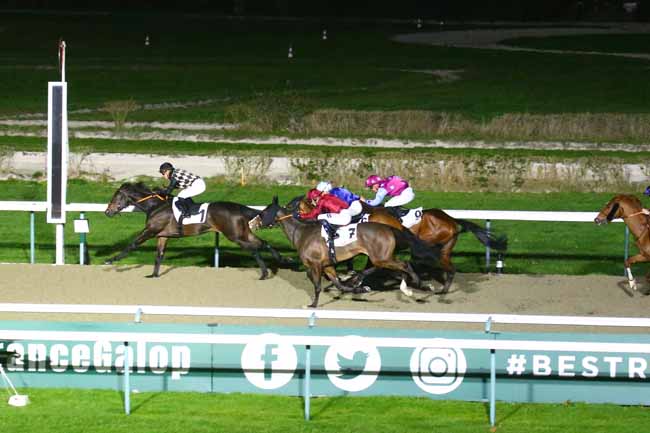 Photo d'arrivée de la course pmu PRIX DES DOCKS VAUBAN à DEAUVILLE le Vendredi 3 février 2023