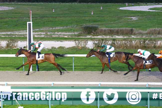 Photo d'arrivée de la course pmu PRIX DE DOUVILLE à DEAUVILLE le Samedi 4 février 2023