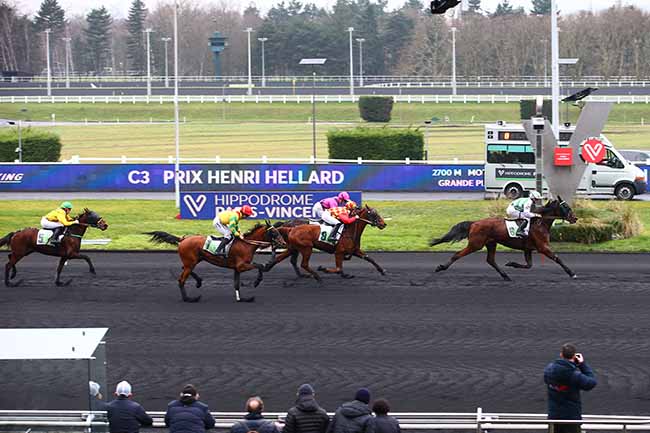 Photo d'arrivée de la course pmu PRIX HENRI HELLARD à PARIS-VINCENNES le Samedi 4 février 2023
