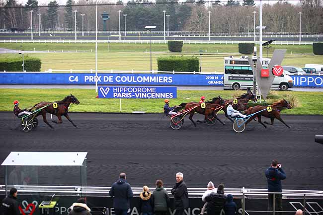 Photo d'arrivée de la course pmu PRIX DE COULOMMIERS à PARIS-VINCENNES le Samedi 4 février 2023