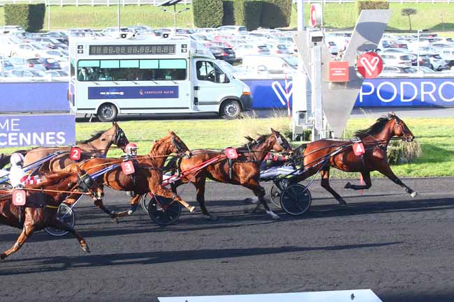 Photo d'arrivée de la course pmu PRIX DE LA CREUSE à PARIS-VINCENNES le Dimanche 5 février 2023