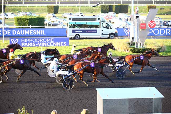 Photo d'arrivée de la course pmu PRIX DE DAUMESNIL à PARIS-VINCENNES le Dimanche 5 février 2023