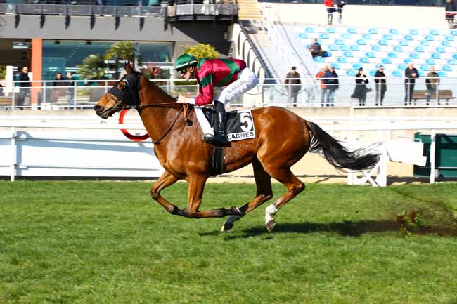 Photo d'arrivée de la course pmu PRIX WILLIAM ALEXANDRE RUINAT à CAGNES-SUR-MER le Mardi 7 février 2023