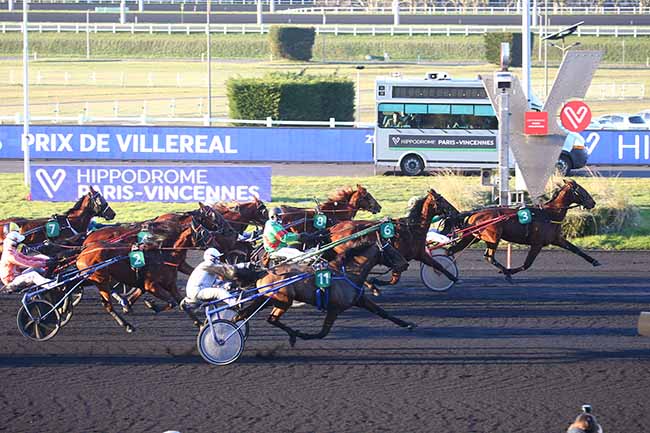 Photo d'arrivée de la course pmu PRIX DE VILLEREAL à PARIS-VINCENNES le Mercredi 8 février 2023