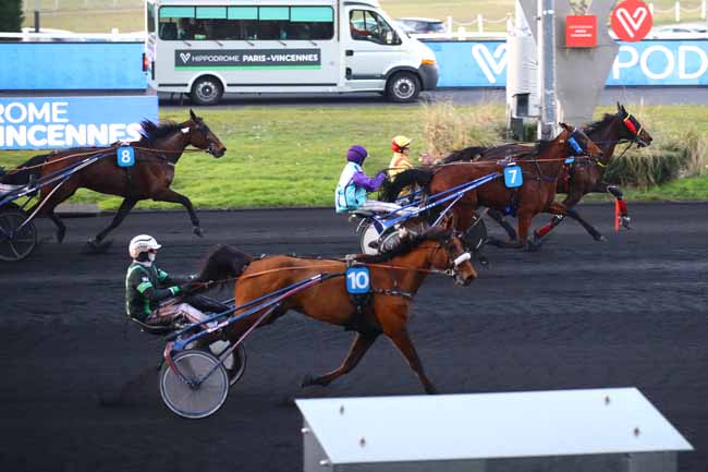 Photo d'arrivée de la course pmu PRIX DE SENLIS à PARIS-VINCENNES le Lundi 13 février 2023