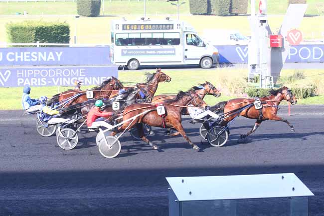 Photo d'arrivée de la course pmu PRIX DU CHESNAY à PARIS-VINCENNES le Mardi 21 février 2023