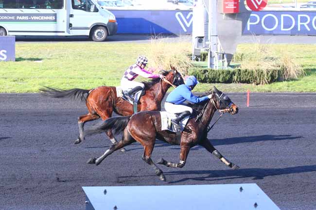 Photo d'arrivée de la course pmu PRIX DE RUGLES à PARIS-VINCENNES le Mardi 21 février 2023