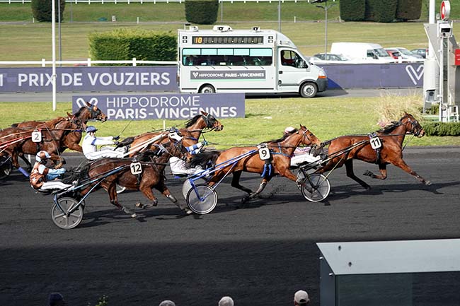 Photo d'arrivée de la course pmu PRIX DE VOUZIERS à PARIS-VINCENNES le Jeudi 23 février 2023