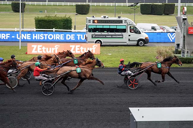 Photo d'arrivée de la course pmu PRIX ZETURF - UNE HISTOIRE DE TURFISTE à PARIS-VINCENNES le Jeudi 23 février 2023