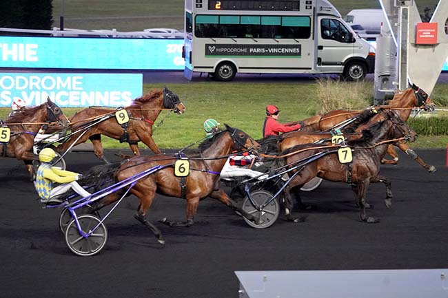 Photo d'arrivée de la course pmu PRIX DE L'AUTHIE à PARIS-VINCENNES le Vendredi 24 février 2023