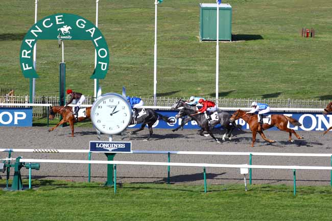 Photo d'arrivée de la course pmu PRIX DU COEUR DES PRINCES à CHANTILLY le Vendredi 24 février 2023