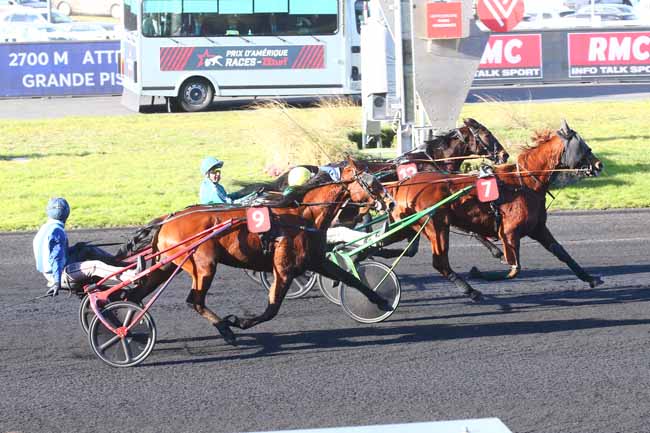 Photo d'arrivée de la course pmu PRIX RMC (PRIX DE LARRE) à PARIS-VINCENNES le Dimanche 26 février 2023