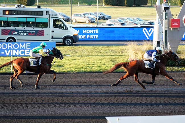 Photo d'arrivée de la course pmu PRIX VIVIER DE MONTFORT à PARIS-VINCENNES le Dimanche 26 février 2023
