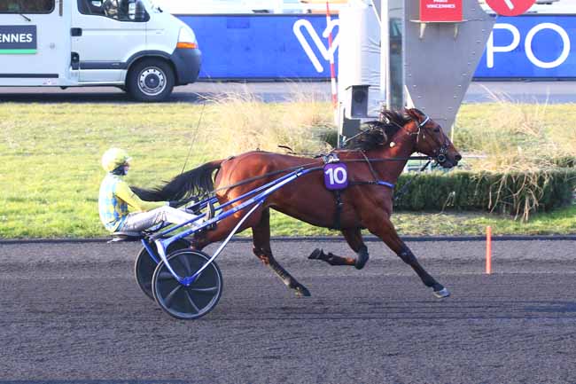 Photo d'arrivée de la course pmu PRIX DE MONPAZIER à PARIS-VINCENNES le Mardi 28 février 2023