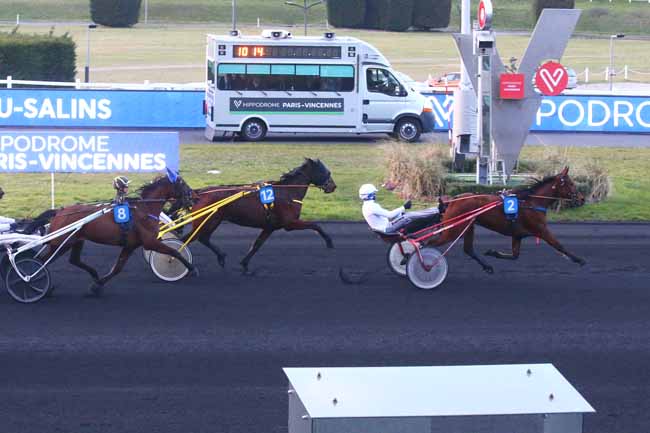 Photo d'arrivée de la course pmu PRIX DE CHATEAU-SALINS à PARIS-VINCENNES le Mardi 28 février 2023