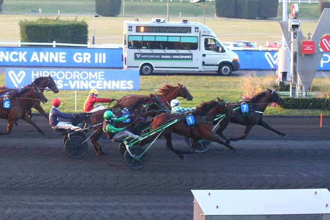 Photo d'arrivée de la course pmu PRIX FRANCK ANNE (PRIX VINDEX) à PARIS-VINCENNES le Jeudi 2 mars 2023