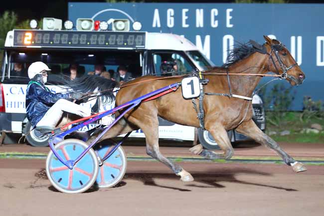 Photo d'arrivée de la course pmu PRIX DE LA CIOTAT à CAGNES-SUR-MER le Vendredi 3 mars 2023