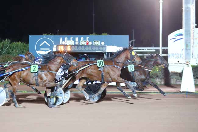 Photo d'arrivée de la course pmu PRIX ROGER LEDOYEN à CAGNES-SUR-MER le Vendredi 3 mars 2023