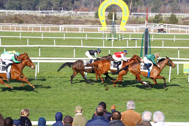 Photo d'arrivée de la course pmu PRIX ROSA BONHEUR à FONTAINEBLEAU le Vendredi 3 mars 2023