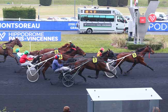 Photo d'arrivée de la course pmu PRIX DE MONTSOREAU à PARIS-VINCENNES le Samedi 4 mars 2023