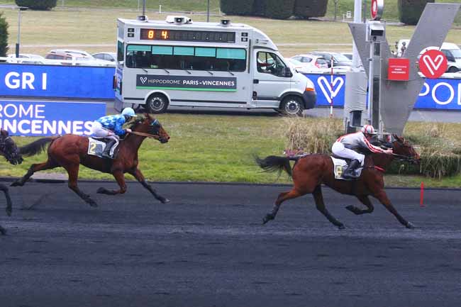Photo d'arrivée de la course pmu PRIX DES CENTAURES à PARIS-VINCENNES le Samedi 4 mars 2023