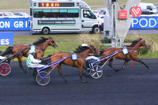 Photo d'arrivée de la course pmu PRIX DE SELECTION - PRIX FACE TIME BOURBON à PARIS-VINCENNES le Samedi 4 mars 2023