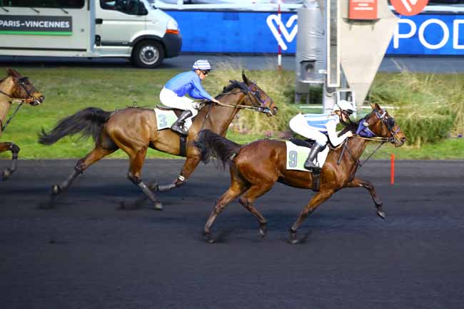 Photo d'arrivée de la course pmu PRIX HENRI DESMONTILS à PARIS-VINCENNES le Samedi 4 mars 2023